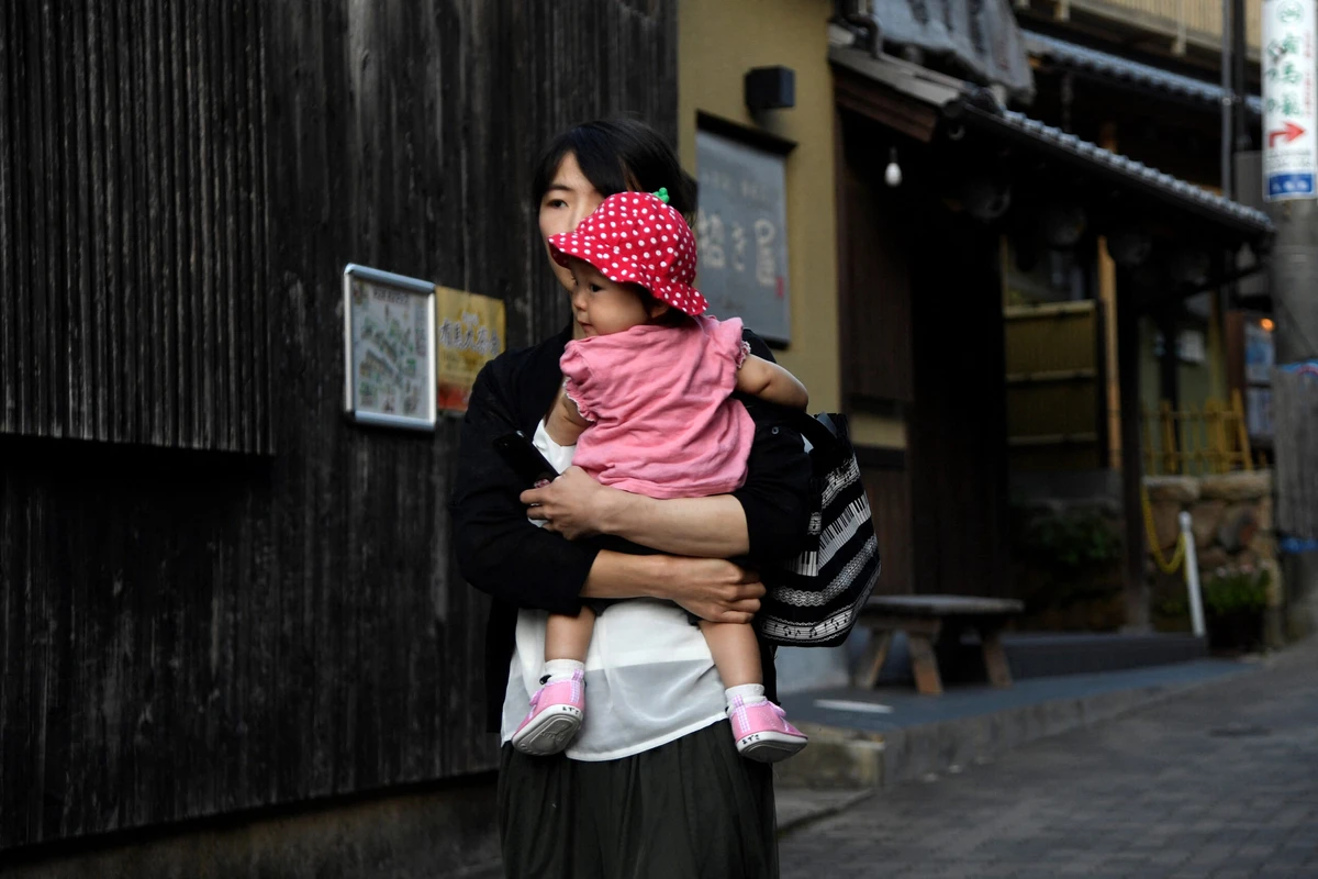 The average of childbirth costs across the country stood at some 482,000 yen in fiscal 2022. (AFP)