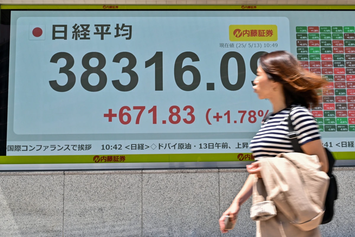 Japanese investors extend foreign stock buying to eighth week on trade optimism