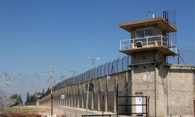 Over 10,000 Palestinians detained in Israeli jails, excluding Gazans in military confinement