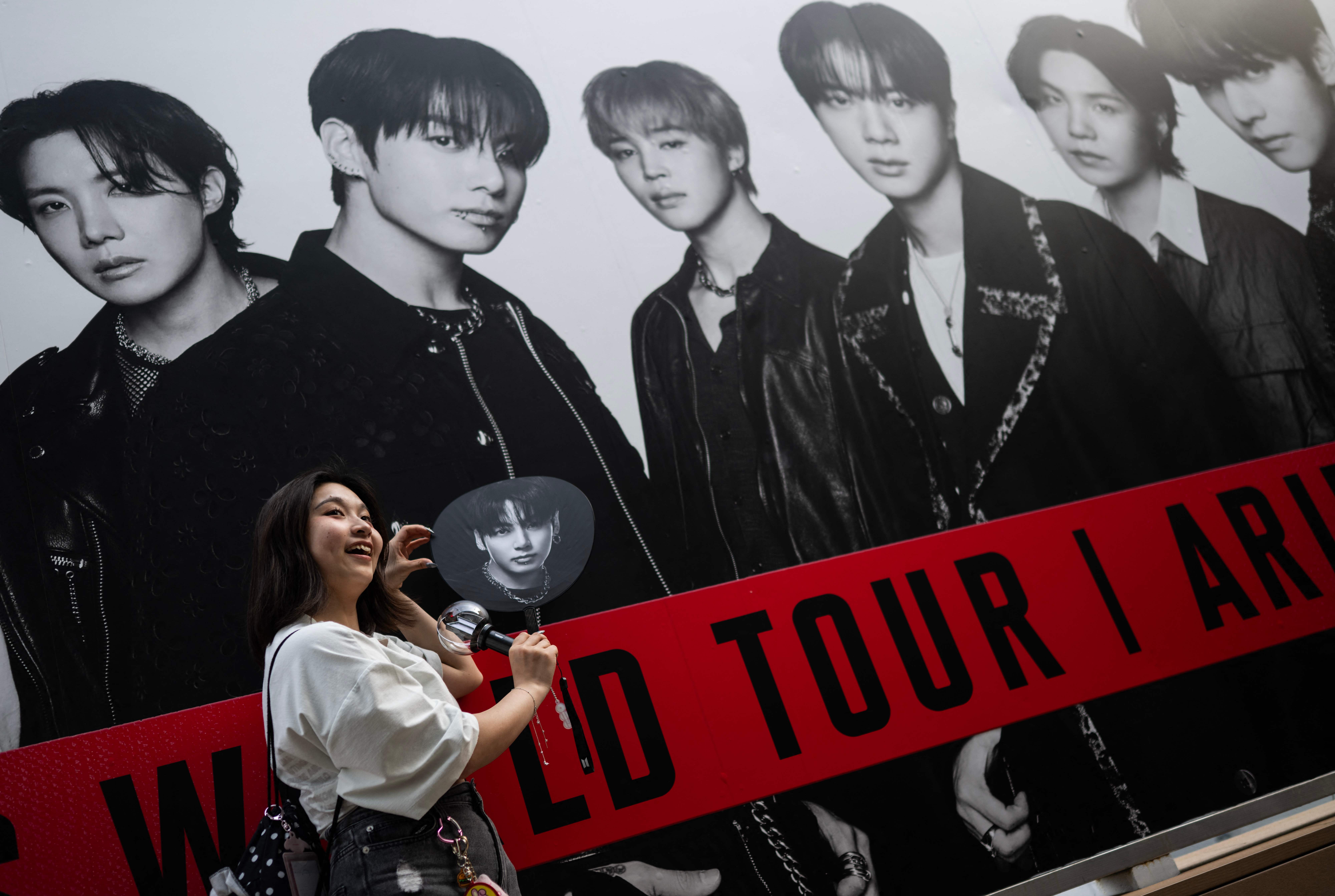 Japanese fans gather to welcome BTS on world tour
