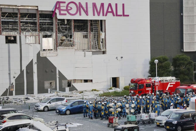 Sniffer dogs search mall wrecked after Japan quake