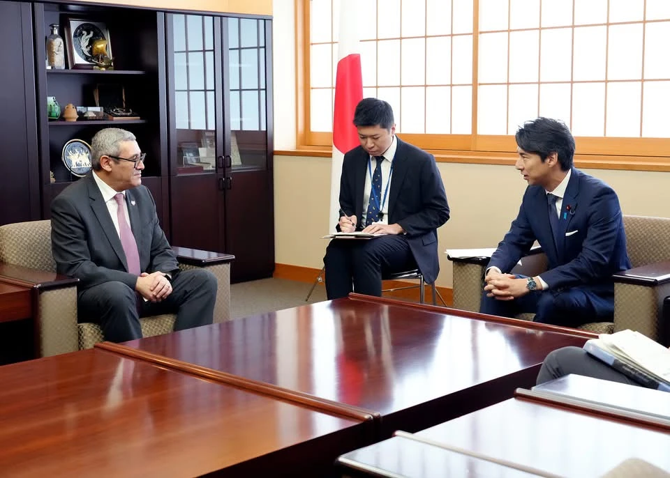 Courtesy Call by Tunisian Ambassador Ahmed Chafra on State Minister for Foreign Affairs Nakasone 