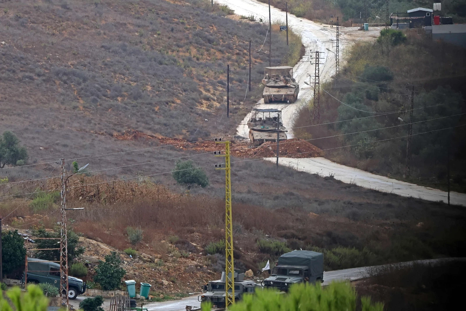 Israeli threat forces Lebanese army to vacate new post near Deir Mimas