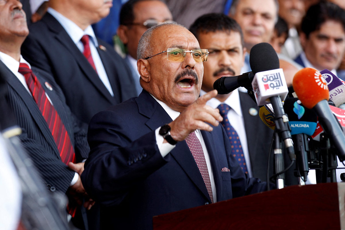 L’ancien président yéménite Ali Abdullah Saleh s’exprime lors d’un rassemblement de son parti politique, le Congrès général du peuple, sur la place Sabaeen à Sanaa, la capitale, le 24 août 2017, quelques semaines avant sa mort. (Archives AFP)