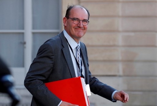 Jean Castex quittant une vidéoconférence avec le président et les maires à l’Élysée le 19 lmai dernier (Gonzalo Fuentes/AFP)