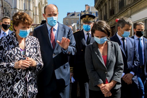 Le Premier ministre Jean Castex, la ministre de la Culture Roselyne Bachelot, le ministre de l’Intérieur Gerald Darmarin et le préfet de Loire atlantique Claude d’Harcourt accompagnés de la maire de Nantes Johanna Rolland sur les lieux de l’incendie (Laetitia NOTARIANNI/AFP)