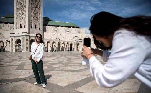 Touristes à la mosquée de Casablanca. (Fadel Senna / AFP)
