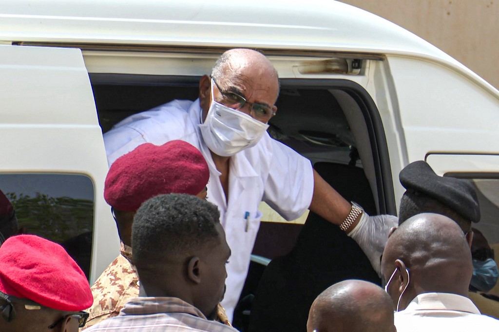 Soudan: l'ex-président Béchir devant les juges