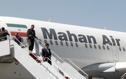 Un Airbus A310-304 de la compagnie aérienne Mahan Air sur le tarmac de l’Aéroport international de Sanaa (Mohammed HUWAIS/AFP)