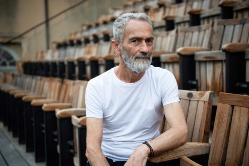 Le chorégraphe français Angelin Preljocaj au théâtre de l’Archevêché, Aix en Provence, avant la répétition publique de son prochain ballet sur la musique du Lac des Cygnes de Tchaïkovski (Clément MAHOUDEAU/AFP)