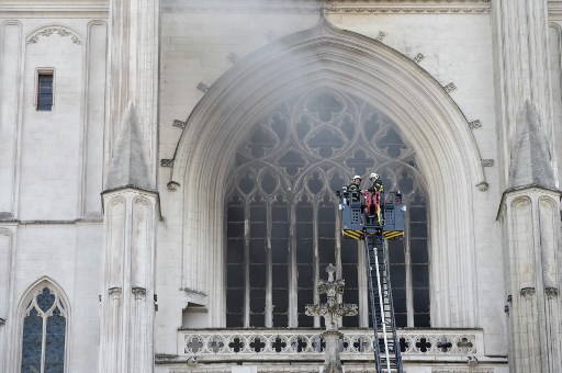 Incendie de la cathédrale Saint-Pierre-et-Saint-Paul de Nantes, ouest de la France, le 18 juillet 2020. (AFP)