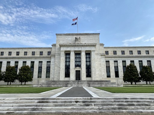 Bâtiment de la Réserve fédérale, la banque centrale américaine, à Washington où se tient en début de semaine prochaine une réunion monétaire marquée par l’incertitude. (Daniel Slim/AFP)