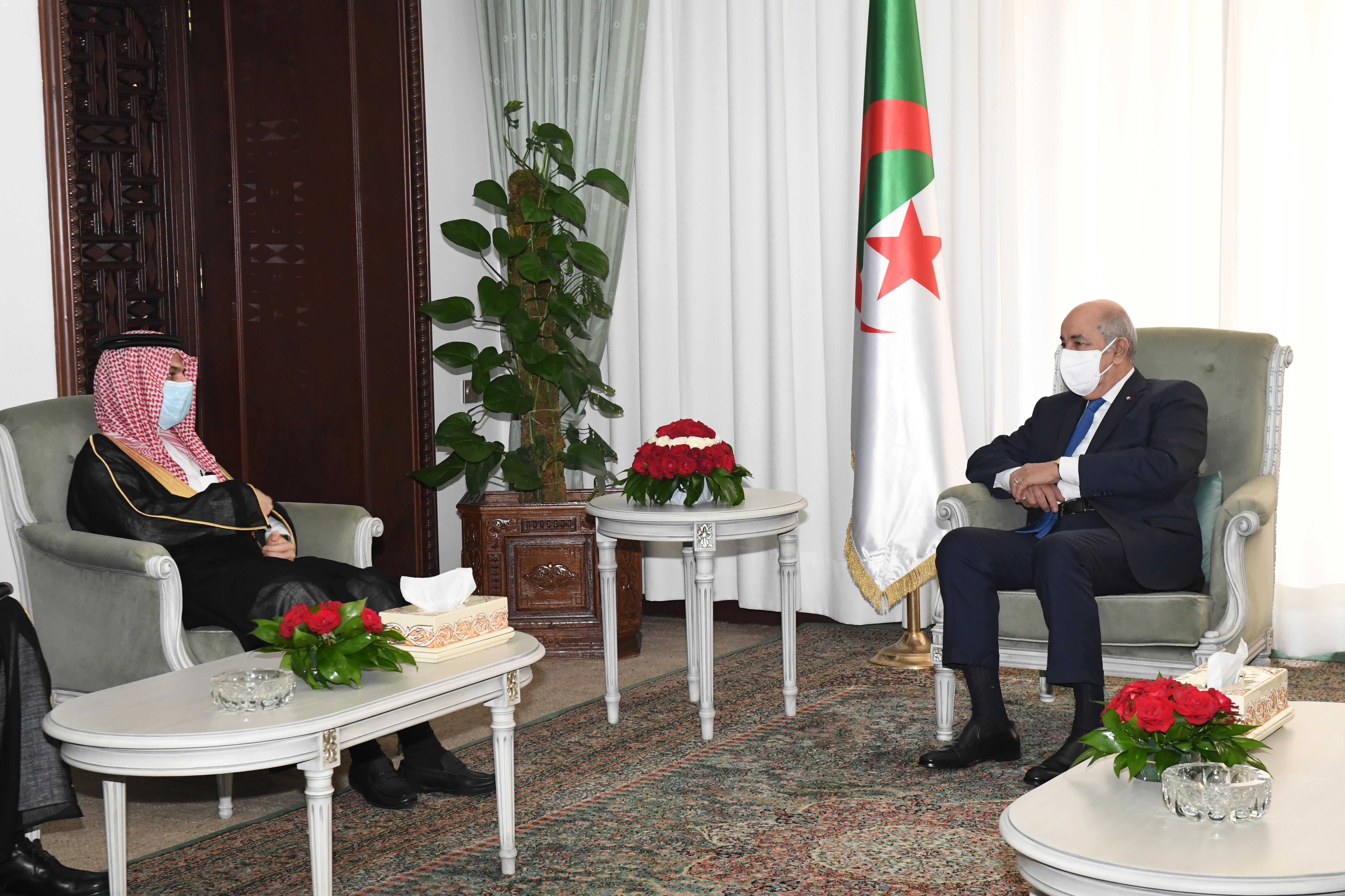 En Algérie, le ministre saoudien des Affaires étrangères plaide pour une solution pacifique en Libye