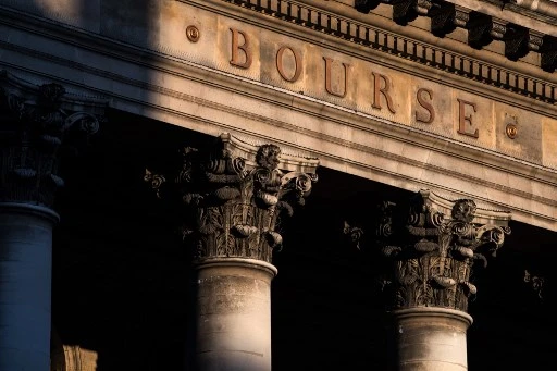 La Bourse de Paris dans le rouge, en manque d'élan