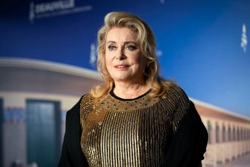 Catherine Deneuve tourne en pleine jungle pour deux débutants