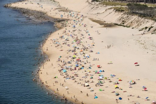 Vue aérienne du bassin d’Arcachon avec sa célèbre Dune du Pilat. (Mehdi FADOUACH/AFP)