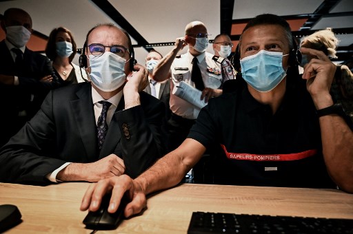 Castex visite la plateforme du Samu social de Paris