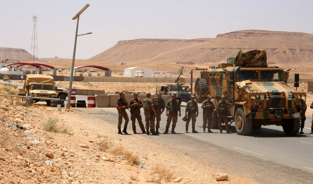 Gloire au soldat martyr, honte aux hommes politiques