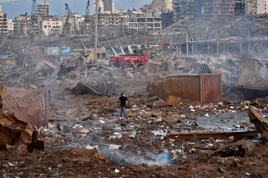 Plus de 300 000 personnes sans toit, la moitié de Beyrouth est détruite