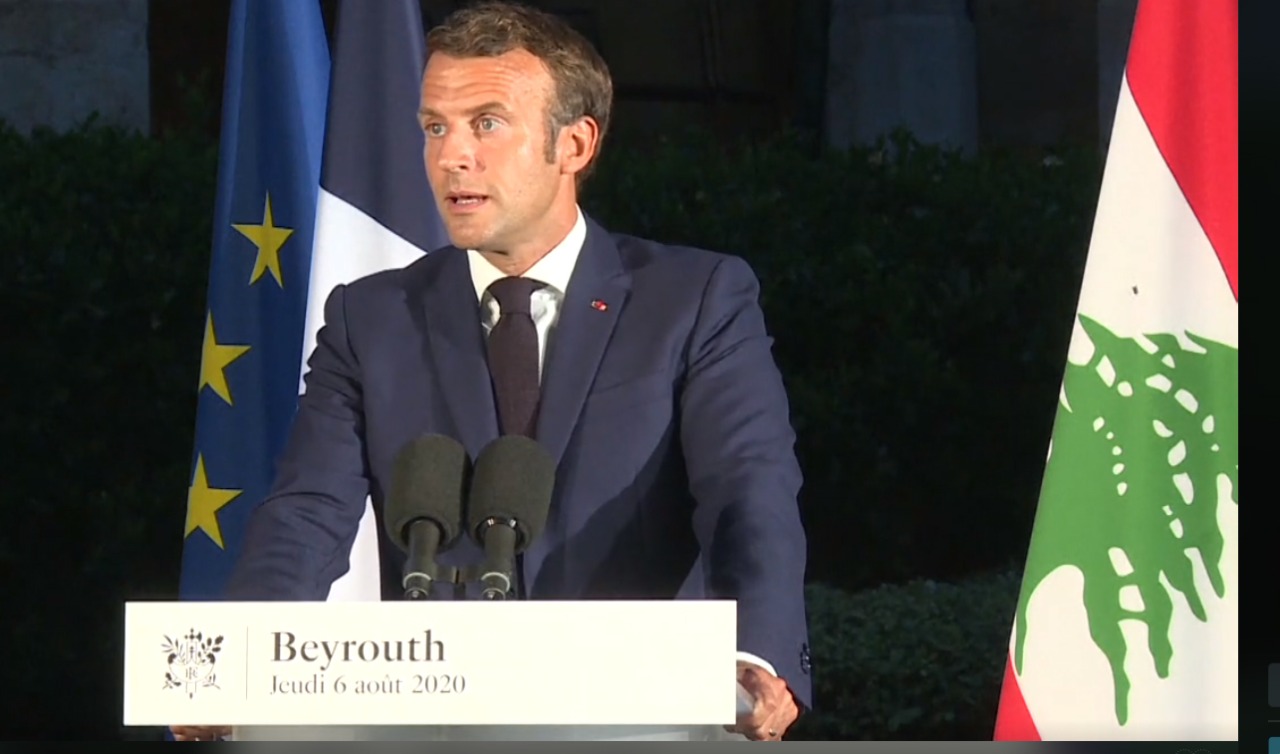 À Beyrouth, Macron durcit le ton et appelle à un « profond changement du système »