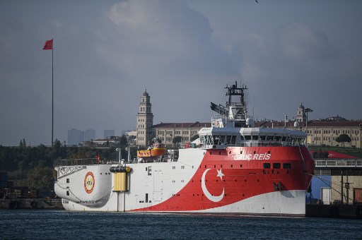 L’Oruc Reis, vaisseau turc destiné à la recherche de réserves d’hydrocarbures en Méditerranée. (Ozan Kose/AFP)