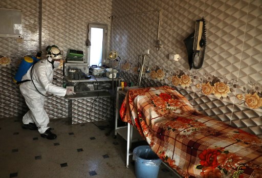 Désinfection d’une chambre d’hôpital à Dana, à la frontière syro-turque (Aaref Watad/AFP)