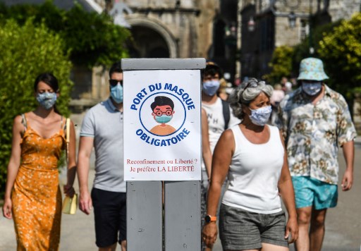 Masque: Négligence et lourdeurs administratives ont mis en danger les Français