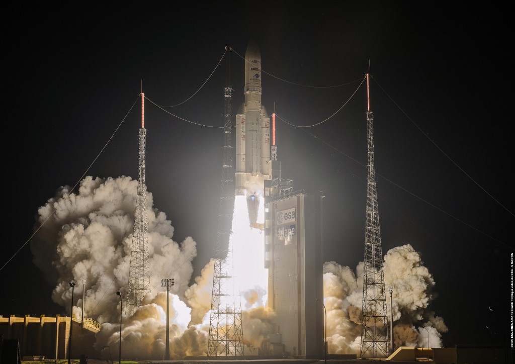 La fusée Ariane 5 décolle du spatioport de Kourou, en Guyane française, samedi. (AFP PHOTO/ESA/CNES/Arianespace)