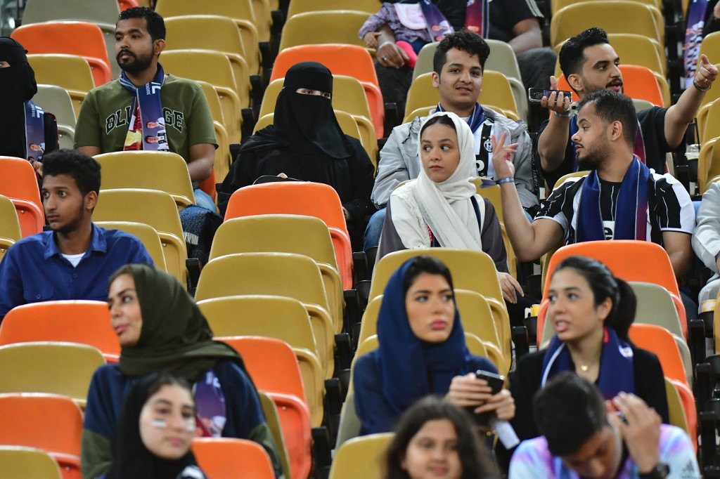 Des femmes saoudiennes assistant au match opposant la Juventus et l'AC Milan au King Abdullah Sports City Stadium de Djeddah le 16 janvier 2019 - un exemple de l'émancipation féminine au royaume. (Giuseppe Cacace/AFP)
