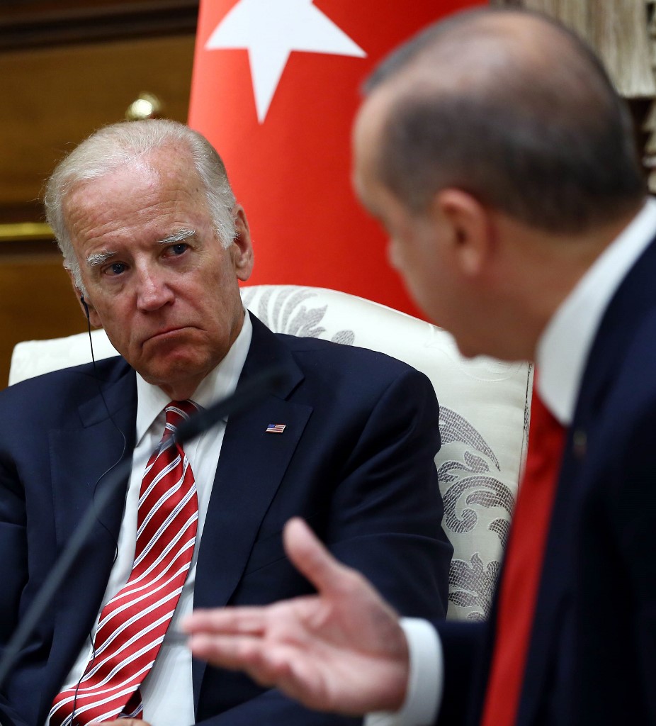 L’ancien vice-président Joe Biden à l'écoute du président turc Recep Tayyip Erdogan lors d'une conférence de presse à Ankara, le 24 Août 2016. (Kayhan Ozer /AFP)