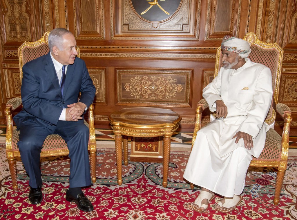 Rencontre du Sultan Qaboos d'Oman avec le Premier ministre israélien Benjamin Netanyahu à Mascate, lors de la visite inopinée de ce dernier en 2018. (Photographe officiel du Palais royal d'Oman/Palais d’Oman)
