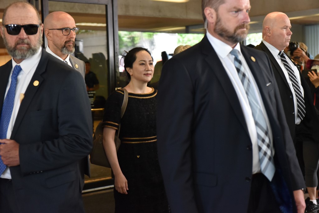 Meng Wanzhou quittant la Cour Suprême de Colombie Britannique après le verdict confirmant son extradition future vers les Etats-Unis, à Vancouver en mai dernier. (Don MACKINNON/AFP)