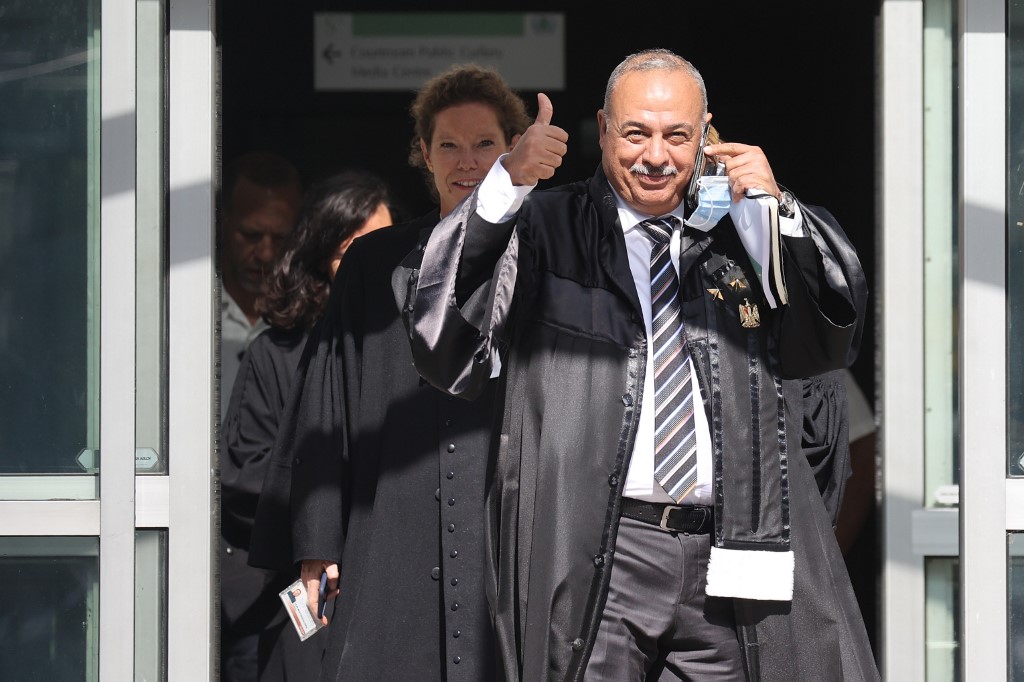 Réaction de l’un des avocats de la défense à l’issue du verdict rendu par le tribunal international de La Haye (Photo, Kenzo TRIBOUILLARD/AFP).