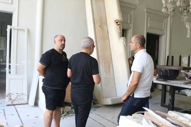 Le célèbre couturier Elie Saab retrouve sa maison en ruines à Beyrouth