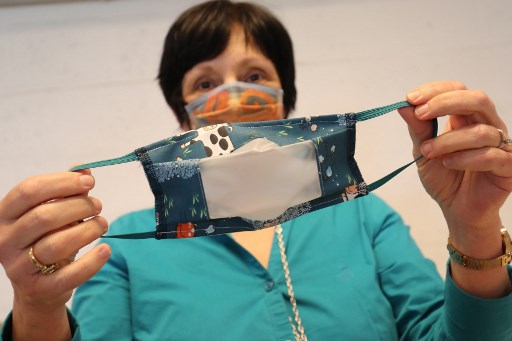 Masques transparents: "une avancée" pour les sourds, freinée par son coût