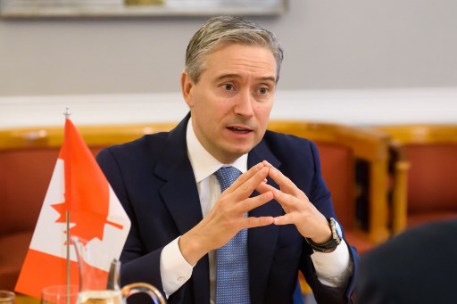 L’honorable François-Philippe Champagne, ministre canadien des Affaires étrangères, lors d’un déplacement à Riga, en Lettonie, le 3 mars 2020. (Gints Ivuskans/AFP)