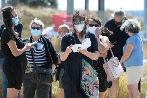 Covid-19: durcissement des restrictions en France et dans le monde