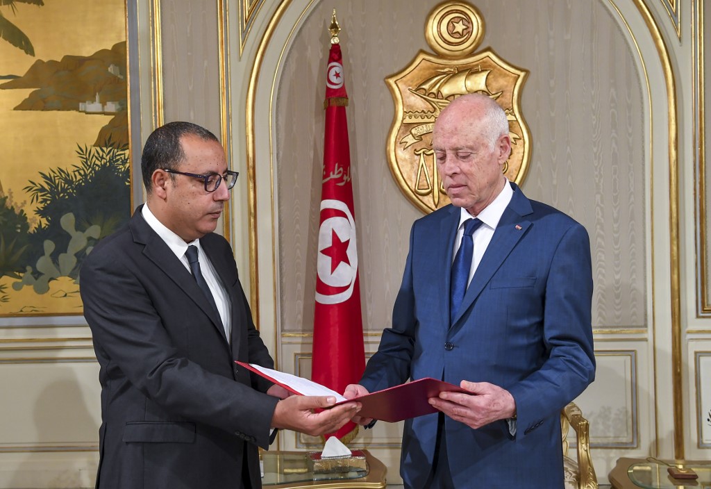 Tunisie : Hichem Mechichi et Ennahdha coupent la poire en deux