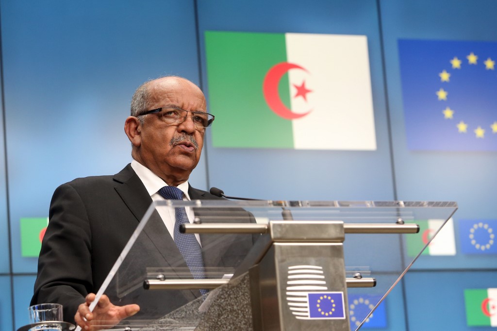 Le ministre des Affaires étrangères algérien, Abdelkader Messahel, en conférence de presse à Bruxelles (Photo, François WALSCHAERTS/AFP).