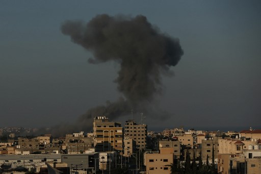 Gaza: tirs de roquettes vers Israël, frappes israéliennes sur le Hamas