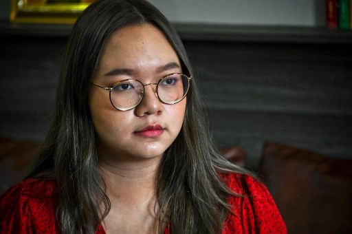 Rung, l'étudiante qui brise le tabou de la monarchie en Thaïlande