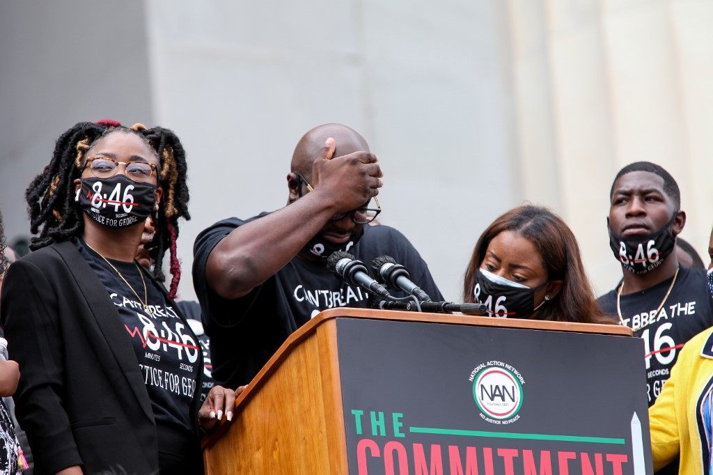 Le frère de George Floyd s’exprimant avec émotion lors de la marche contre le racisme à Washington vendredi (Photo, Natasha MOUSTACHE/GETTY/AFP).