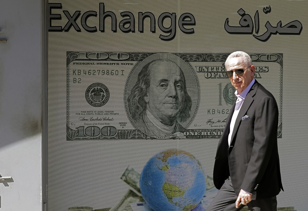 L’ensemble des dépôts dans les banques libanaises, en dollars et en livres (à la parité de 1 500 livres pour un dollar), s’élève aujourd’hui à environ 150 milliards de dollars (Photo, AFP/Joseph Aid).
