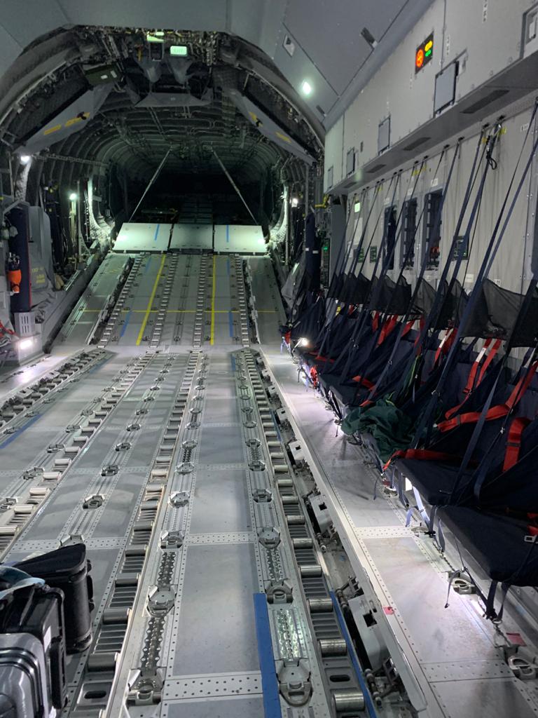 Intérieur de l'avion cargo