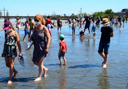 L'alerte rouge canicule, qui n'est utilisée que pour la troisième fois (dont deux à l'été 2019), concerne toute l'Ile-de-France (sauf la Seine-et-Marne), l'Eure et la Seine-Maritime