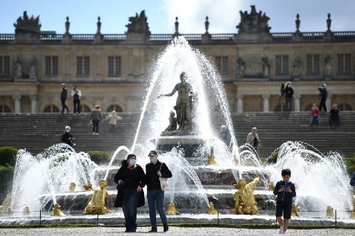 Sans touristes étrangers, la fréquentation de Versailles "s'écroule"