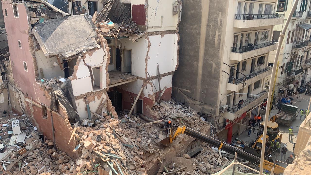 Beyrouth : Des heures de recherche pour tenter de repérer une victime vivante