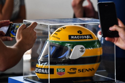 Casque du coureur de F1 Ayrton Senna dans le cadre de l’exposition « Senna Day » à Sao Paulo en mai 2019. (Nelson Almeida/AFP)