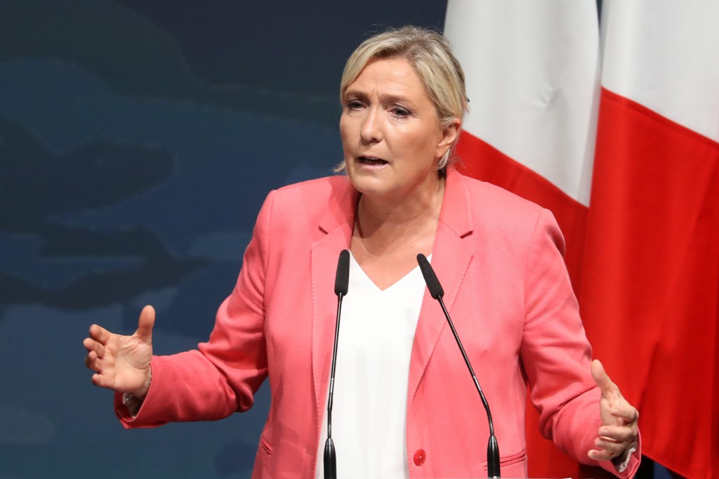 Marine Le Pen lors d'un discours télévisé (Valery HACHE/ AFP)
