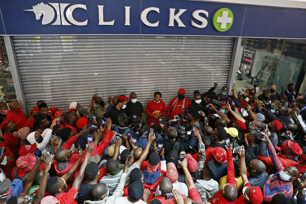 Pub raciste: manifestations en Afrique du Sud devant des pharmacies